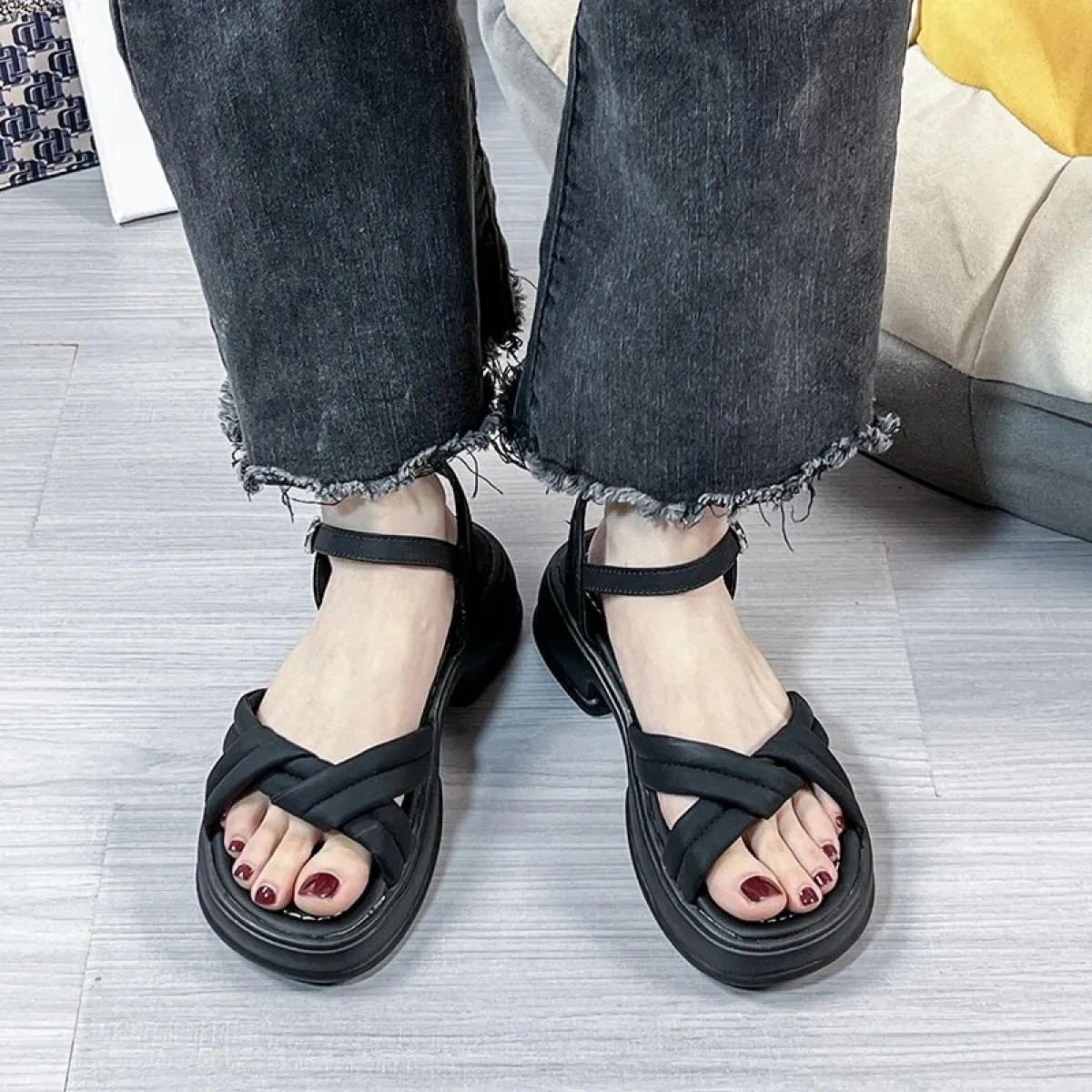 2023 Vendita calda Scarpe da donna Cinturino con fibbia Sandali da donna Sandali casual estivi Donna Solid Peep Toe Scarpe da do