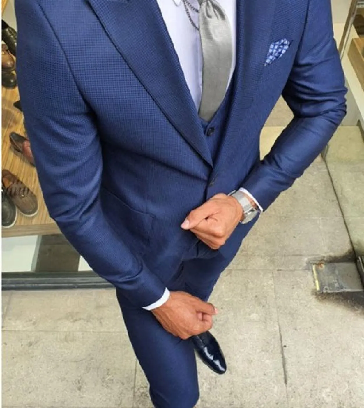 Abiti da uomo slim fit blu scuro Abiti da sposa stile moda Set cappotto casual Design 3 pezzi Jacketpantsvest Terno Mas