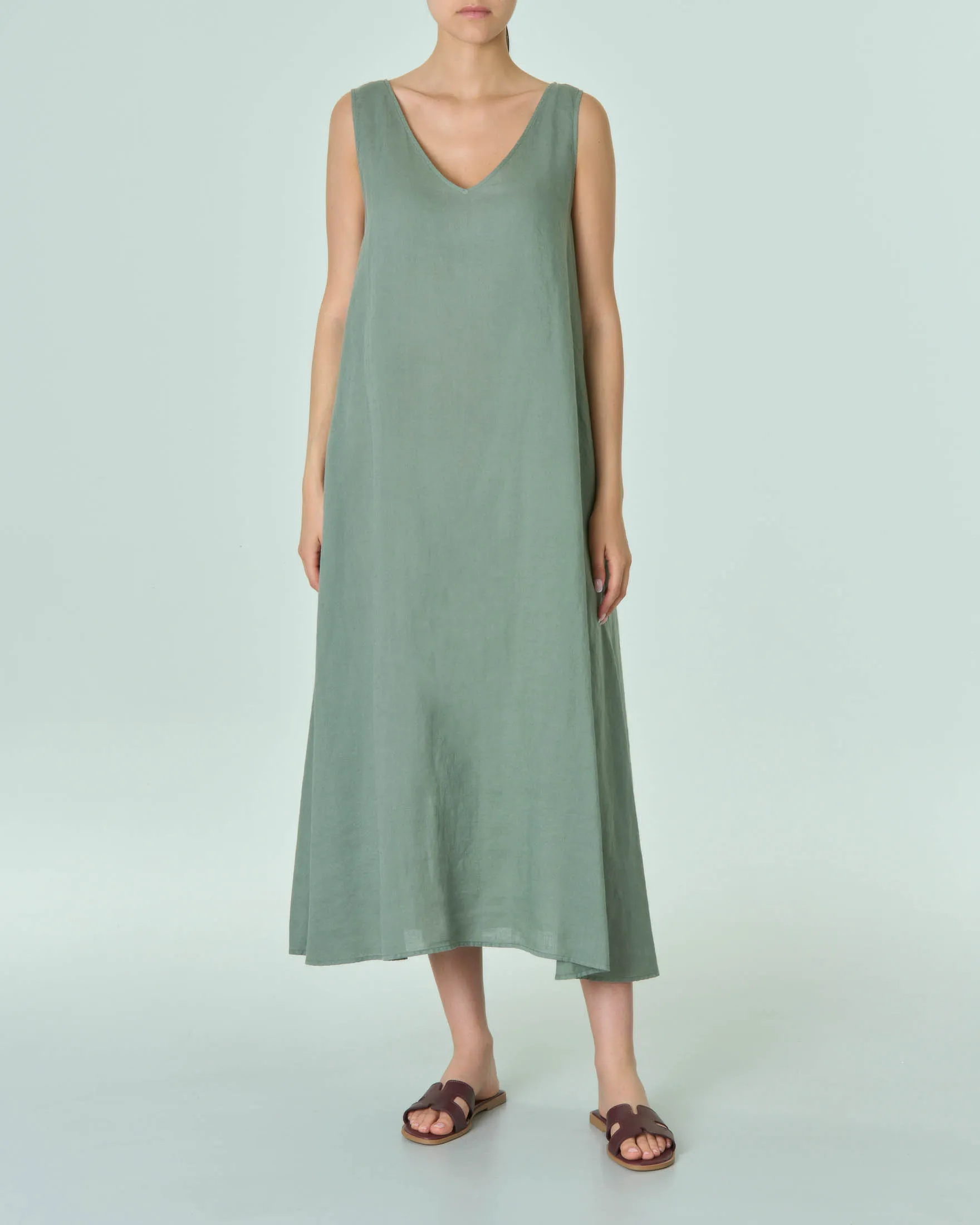 Abito lungo verde militare senza maniche in lino con scollo a V