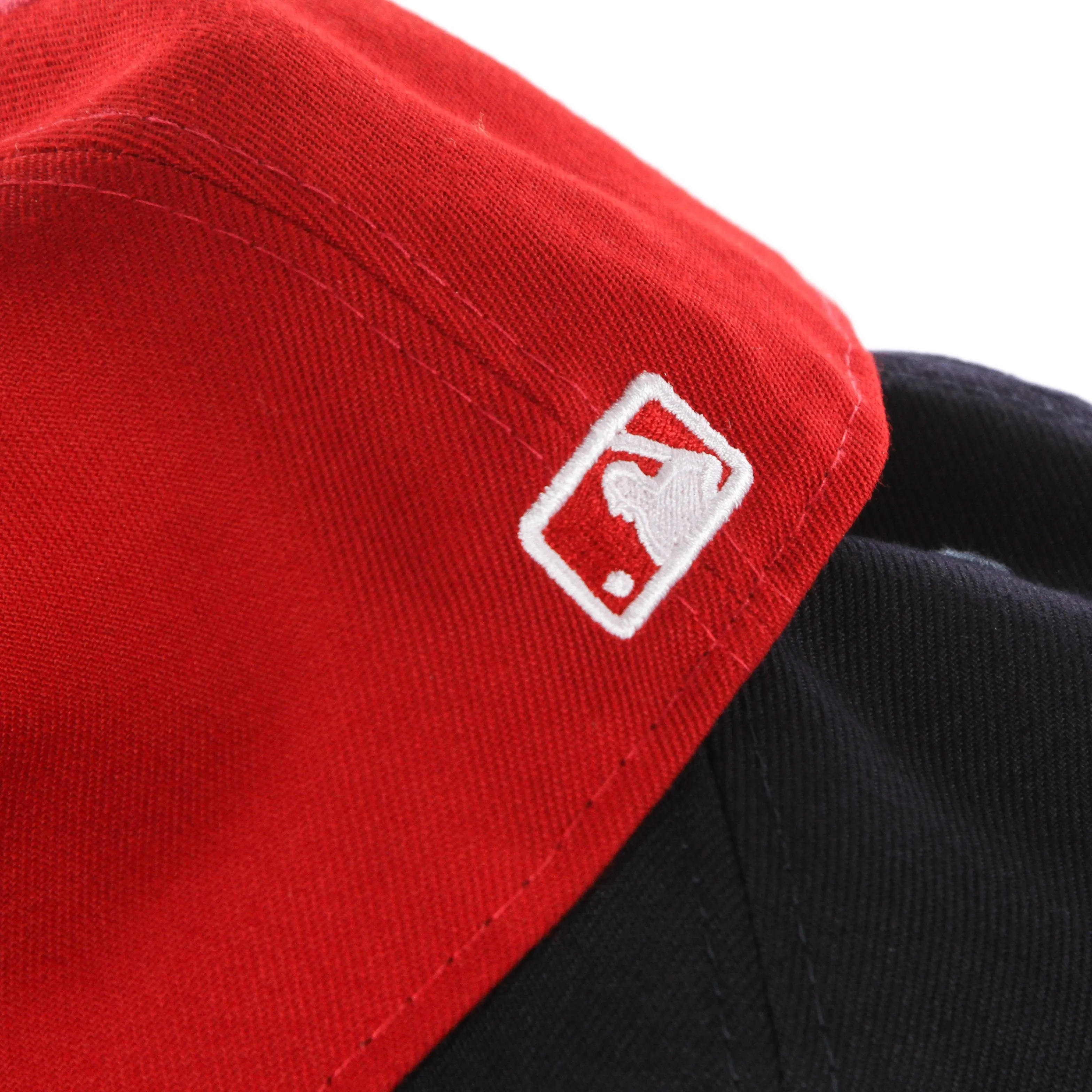 Cappellino Visiera Piatta Uomo Mlb Basic League Essential 5950 Neyyan Scarlet/white