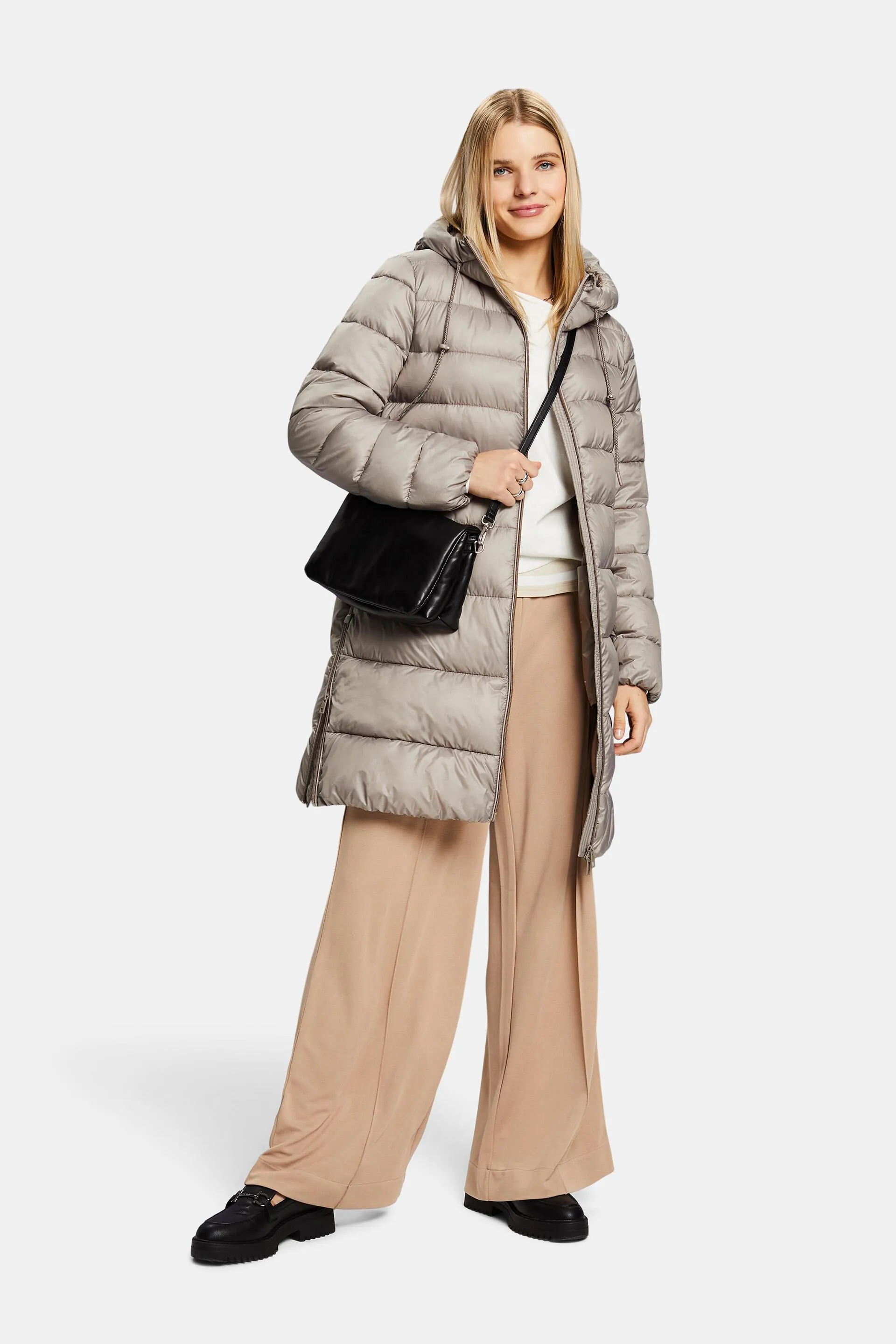 Cappotto con cappuccio, imbottito e idrorepellente
