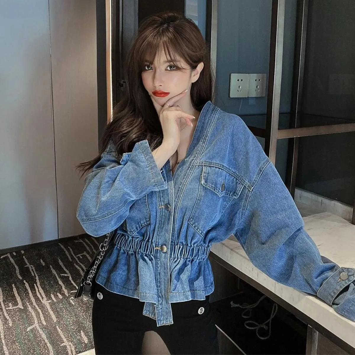 Cappotto di jeans femminile 2023 Primavera Autunno Nuovo di moda Giacca rilassata con scollo a V in vita dimagrante