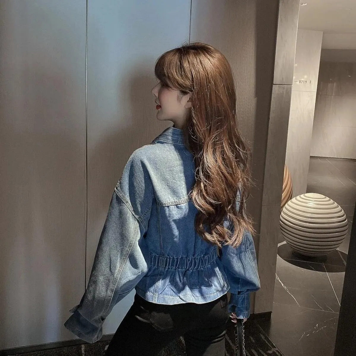 Cappotto di jeans femminile 2023 Primavera Autunno Nuovo di moda Giacca rilassata con scollo a V in vita dimagrante