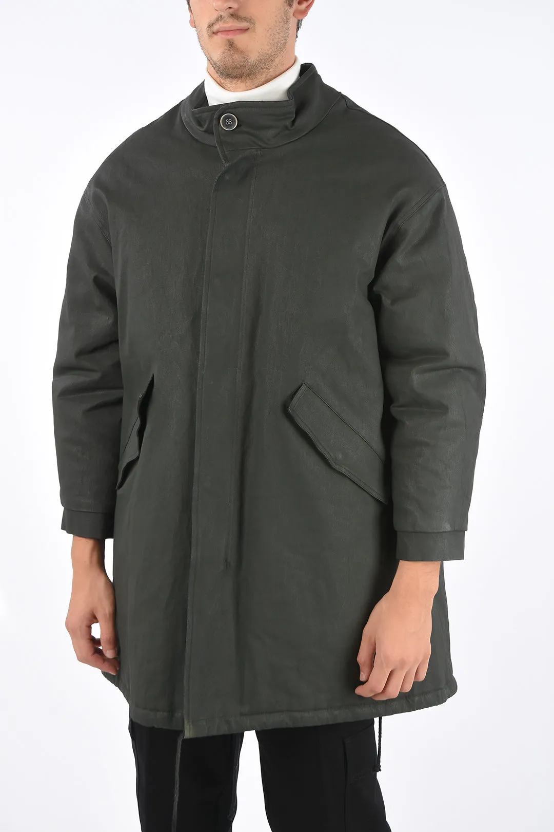 cappotto imbottito con abbottonatura nascosta