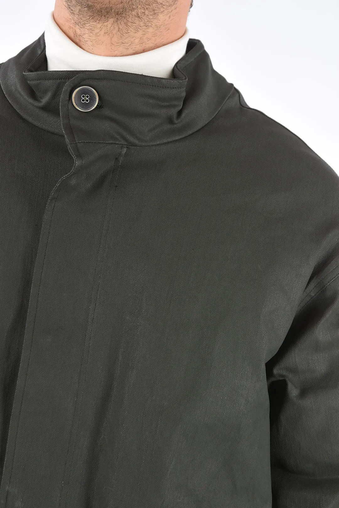 cappotto imbottito con abbottonatura nascosta