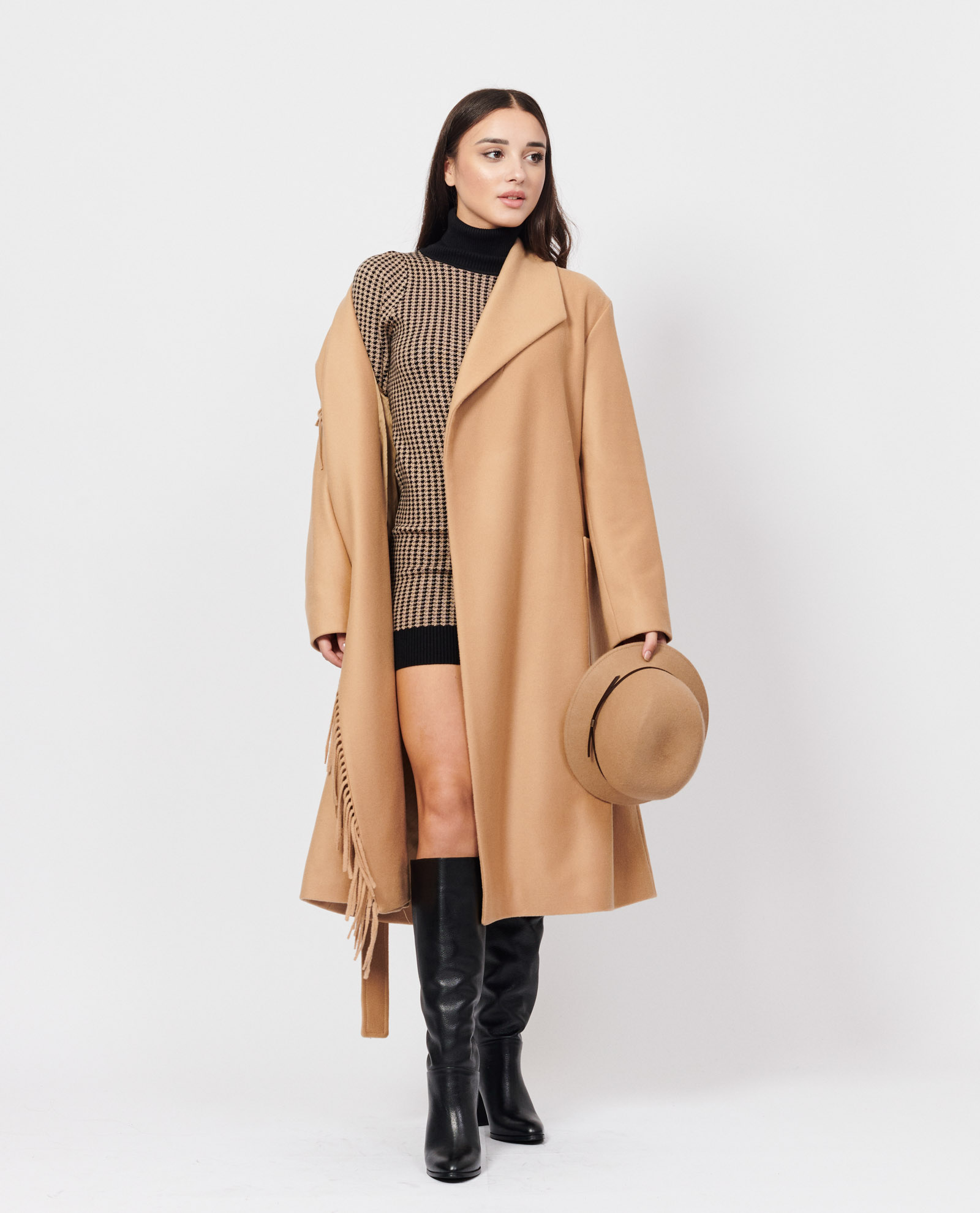 Cappotto lungo con cintura e collo a scialle