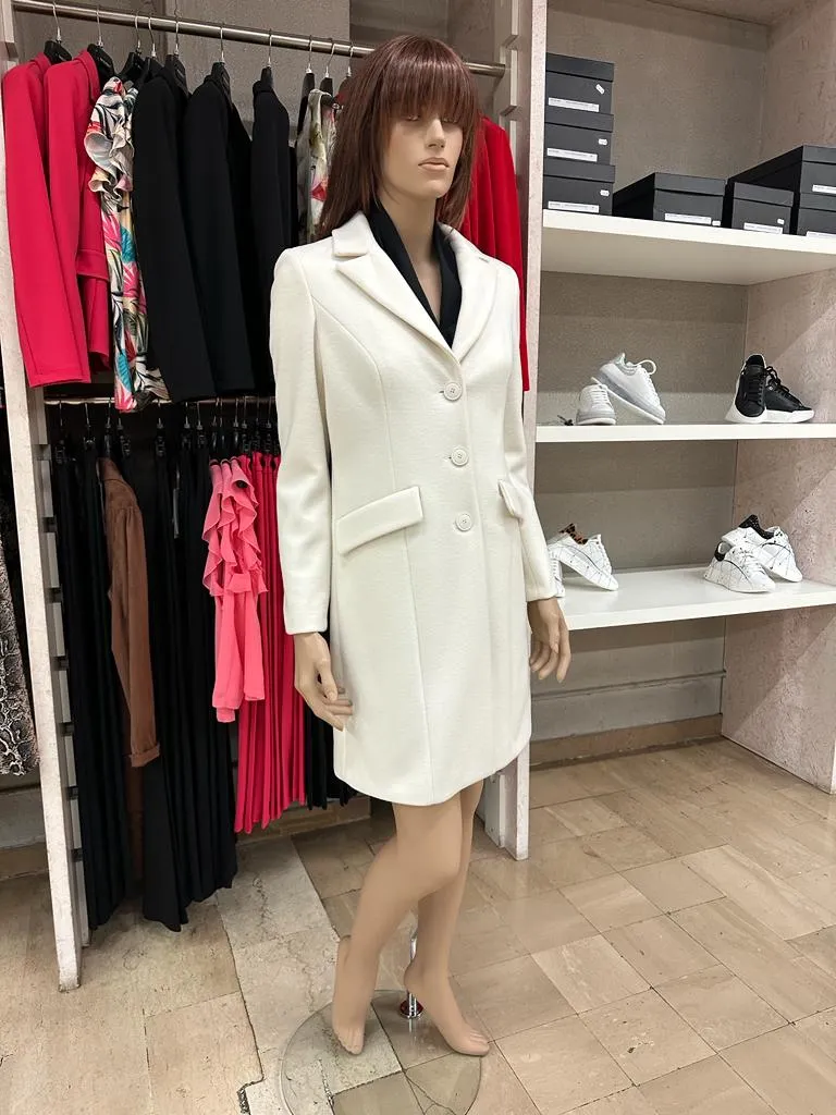 Cappotto RINASCIMENTO monopetto “taglio a uomo” con chiusura 3 bottoni e con tasche frontali chiuse Tinta Unita Bian