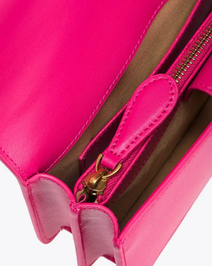 Classic Mini Love Bag Icon fucsia in pelle liscia con fibbia Love Birds e tracolla regolabile dorata