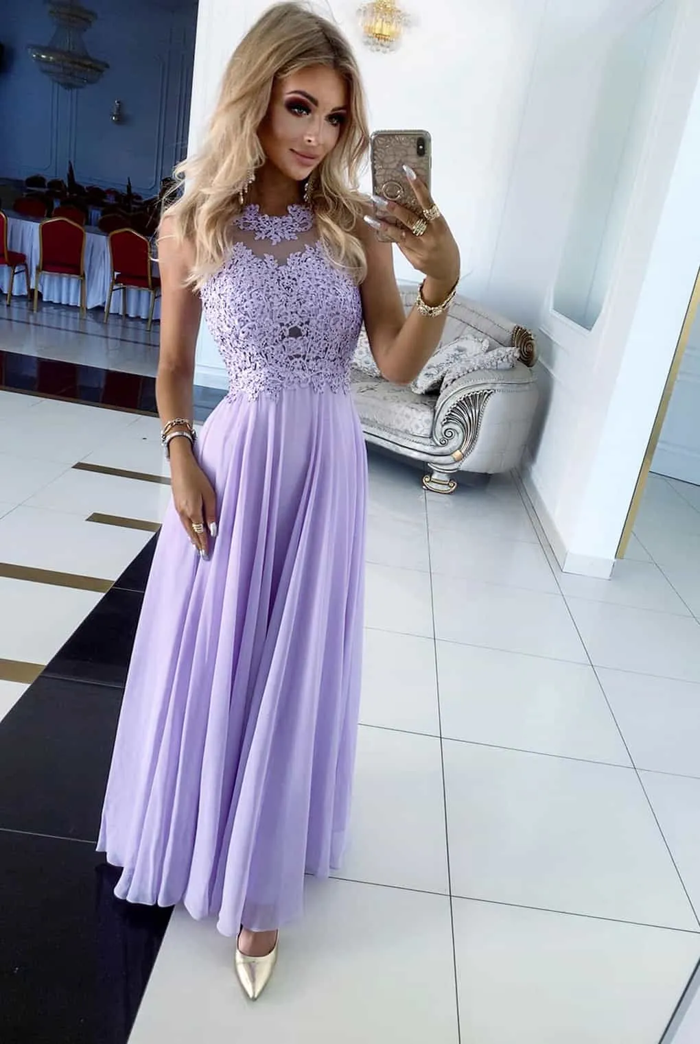 Elegante abito in tessuto velato