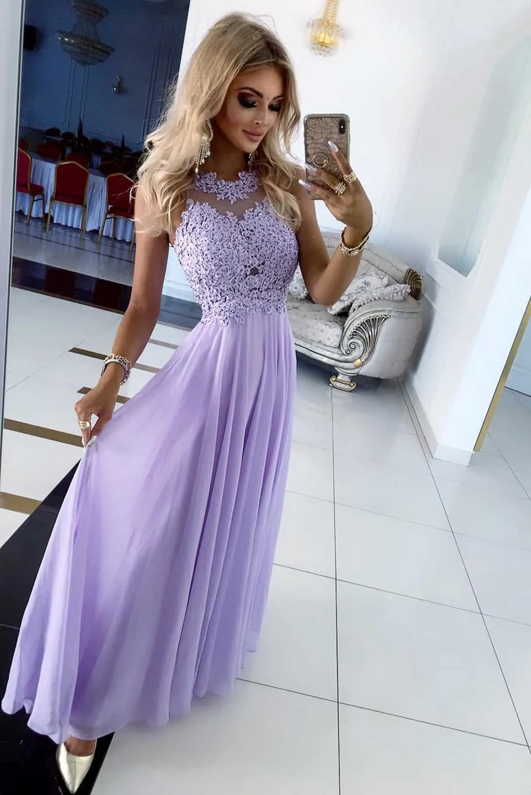Elegante abito in tessuto velato