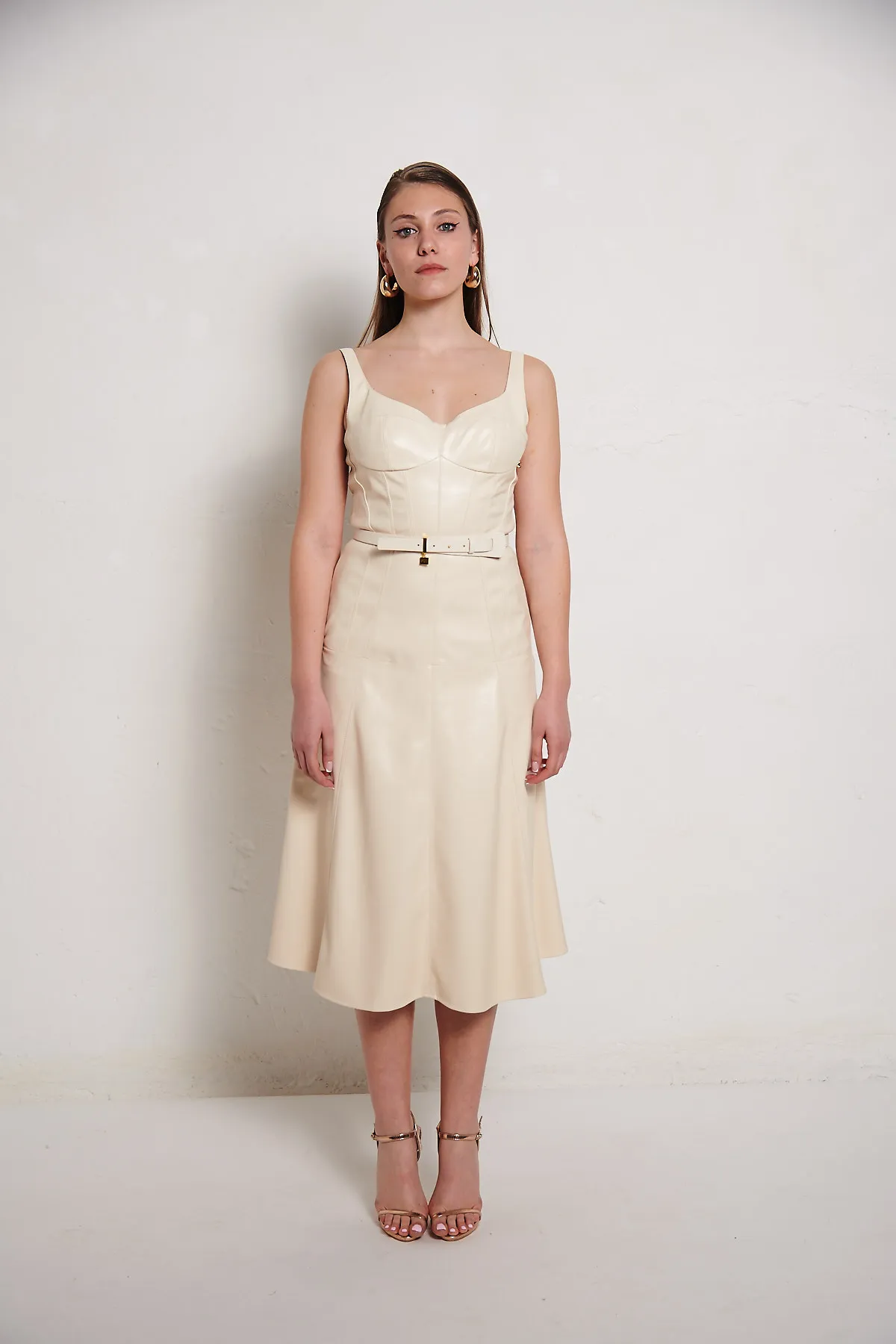 Elisabetta Franchi Abito in ecopelle midi avorio, con tagli bustier