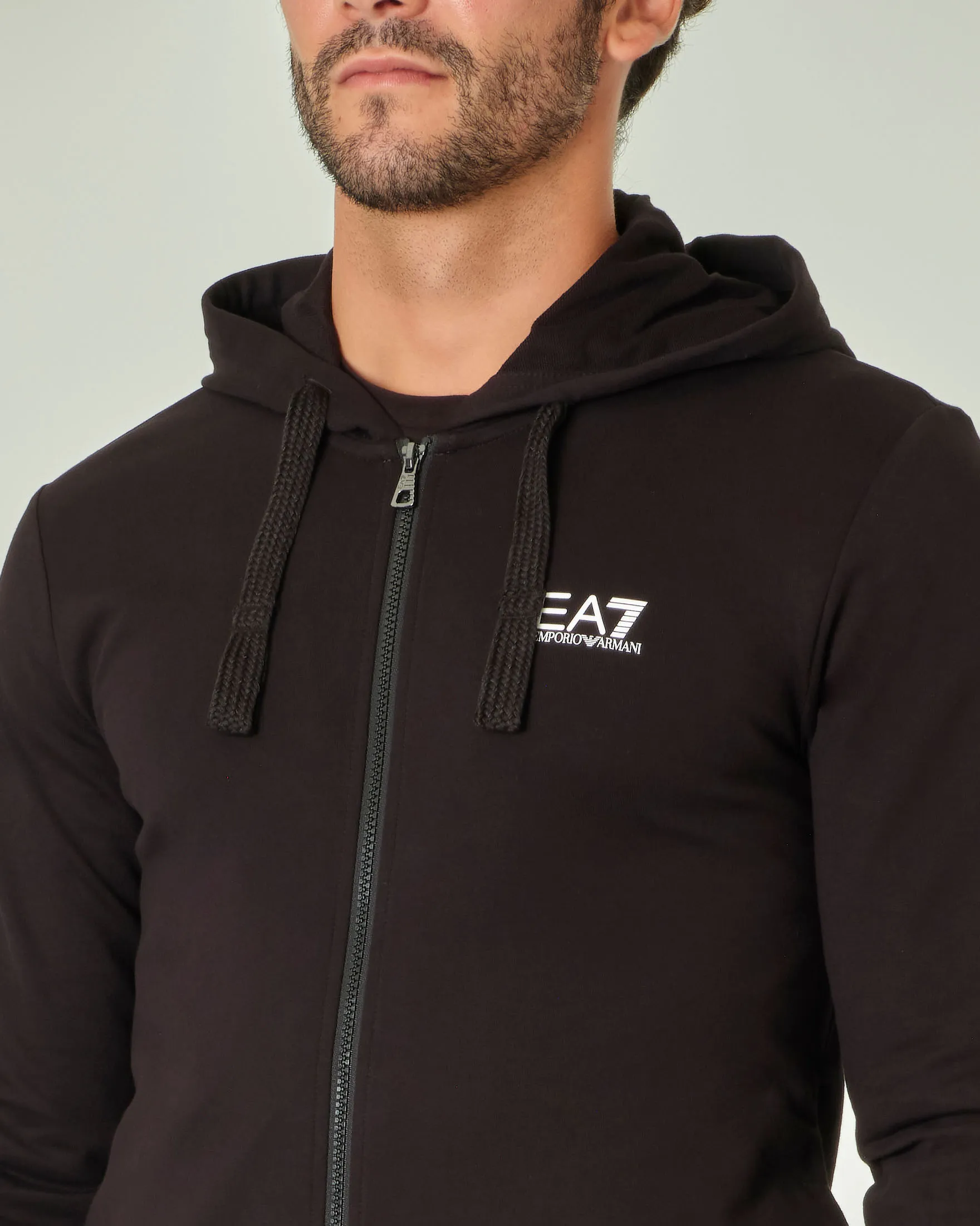 Felpa nera con cappuccio chiusura zip e logo piccolo stampato