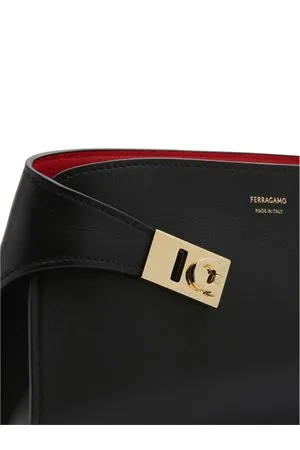 FERRAGAMO Accessori,Borse Borsa a tracolla Hug mini in pelle di vitello nero 