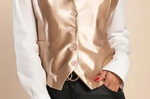 Gilet elegante con bottoni, beige