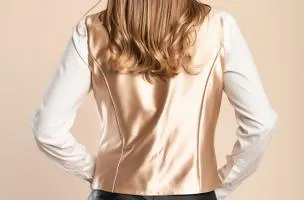 Gilet elegante con bottoni, beige