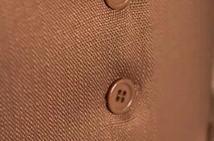 Gilet elegante con bottoni, marrone