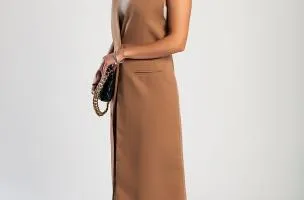 Gilet lungo elegante con bottone, cammello