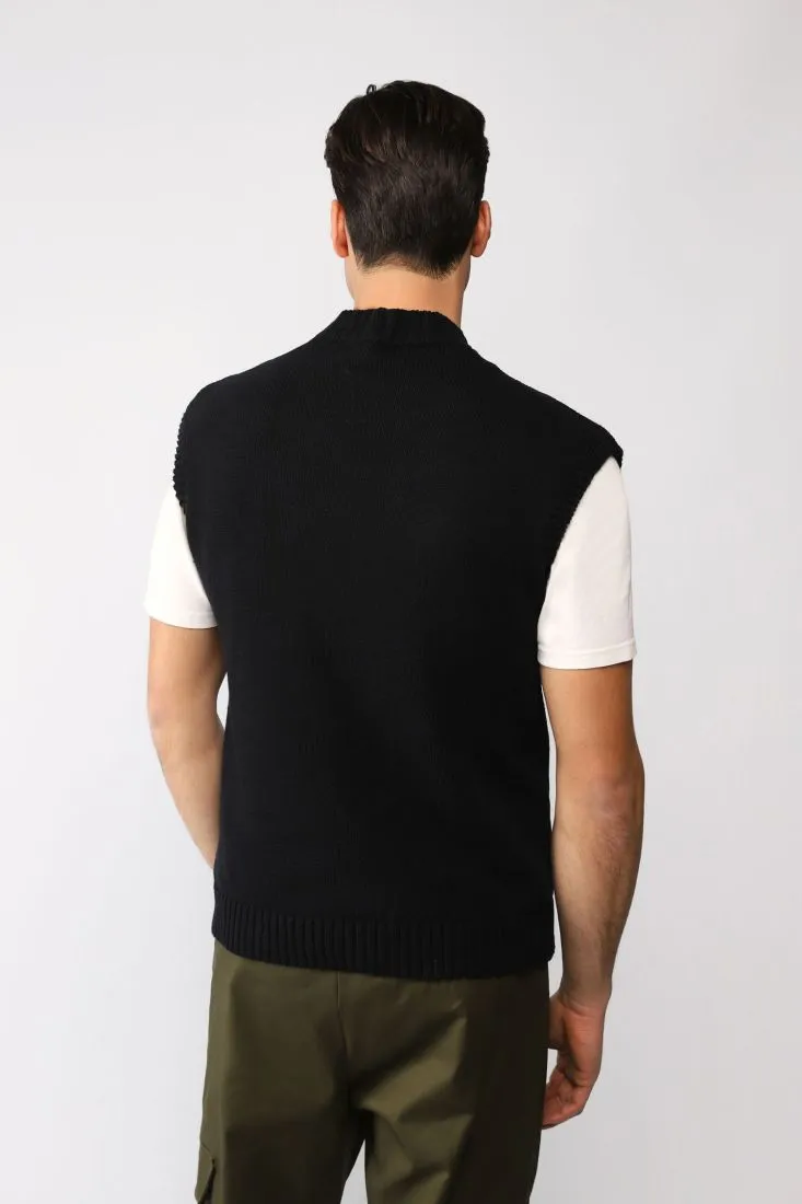 Gilet monocolour con collo alto e cut-out