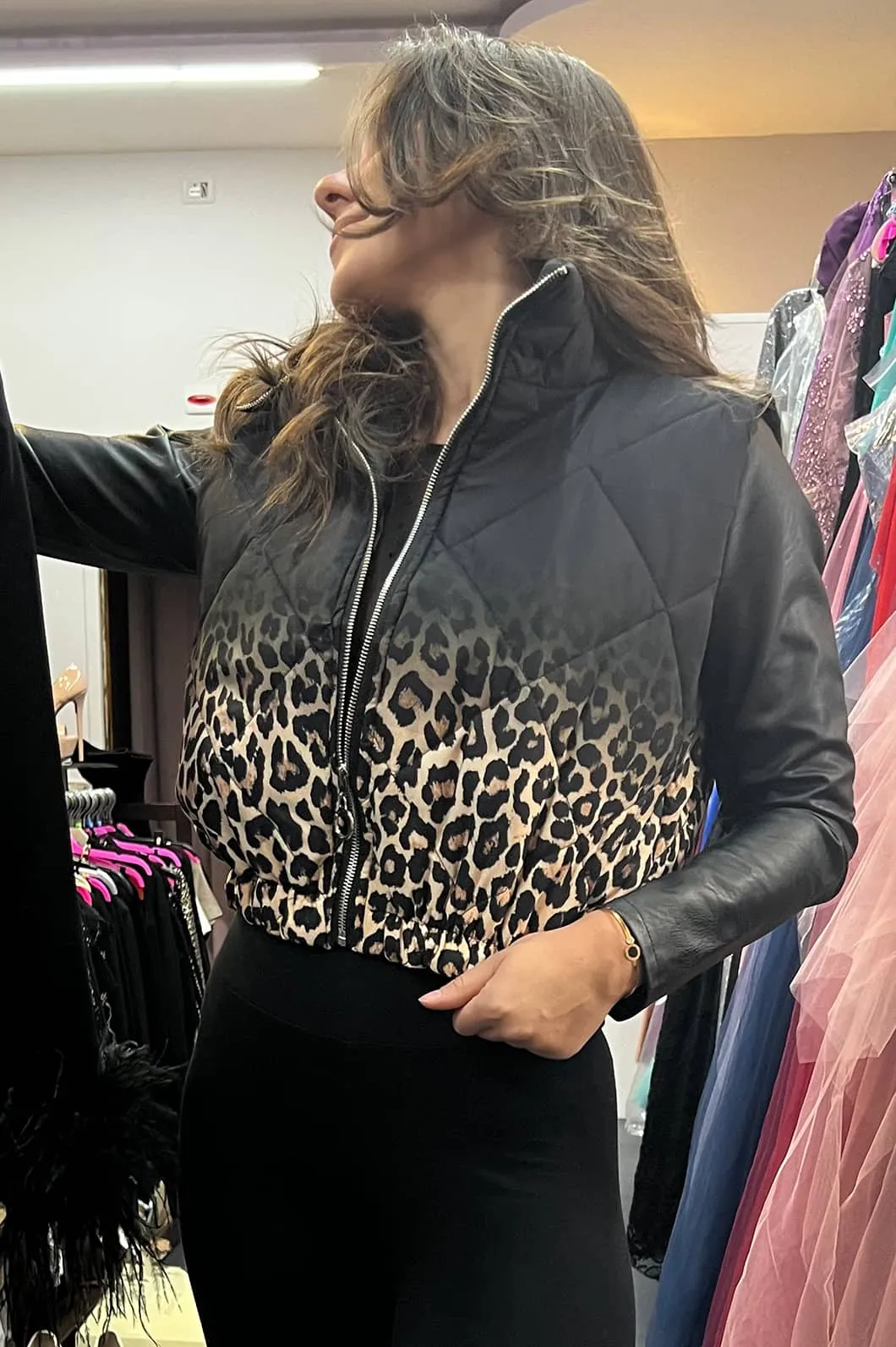Gilet tipo piumino in tessuto maculato