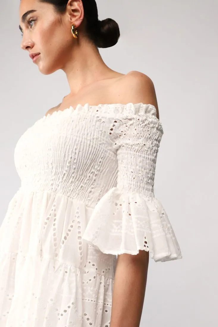 Mini abito con scollo alla Bardot e gonna effetto pizzo sangallo