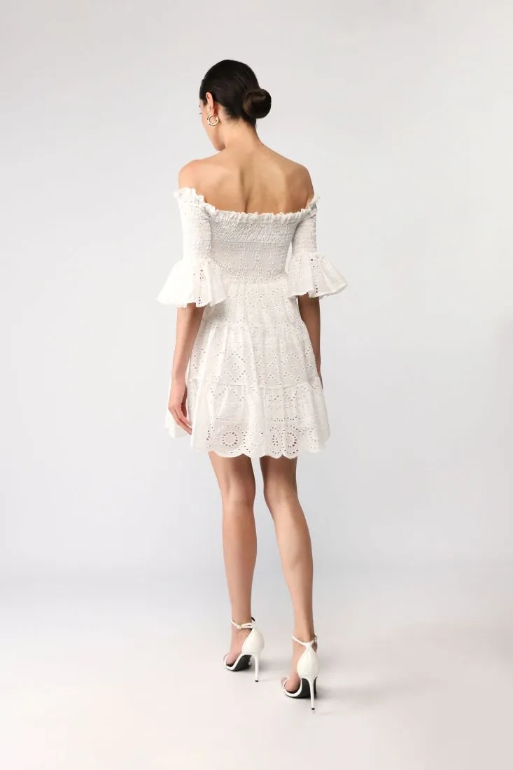 Mini abito con scollo alla Bardot e gonna effetto pizzo sangallo