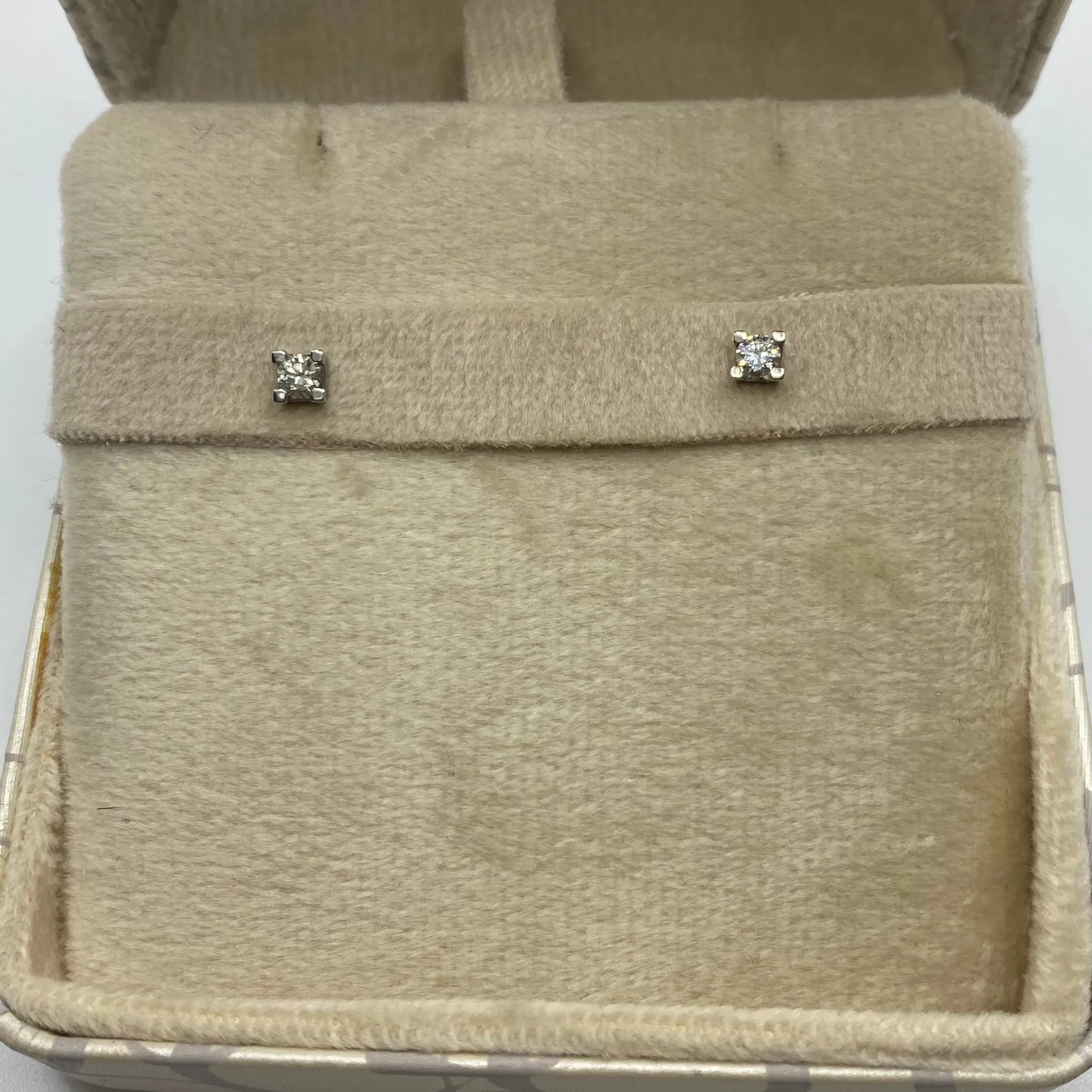 Orecchini Punto Luce Donna Oro con Brillante Ct 0.21