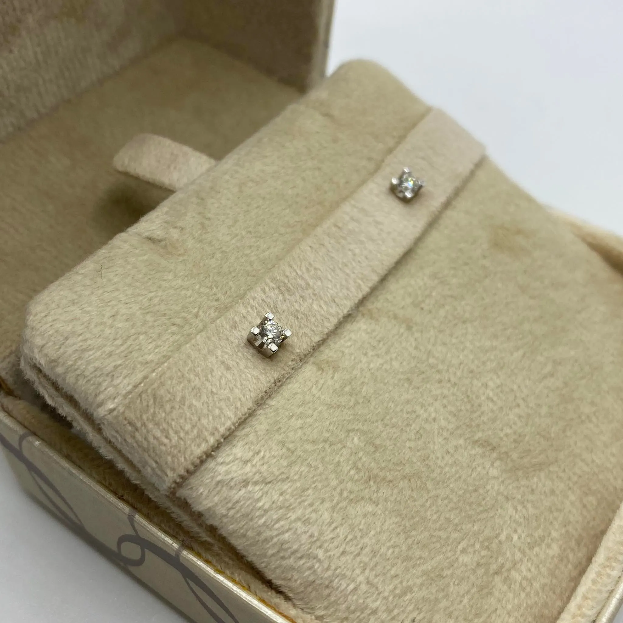Orecchini Punto Luce Donna Oro con Brillante Ct 0.21