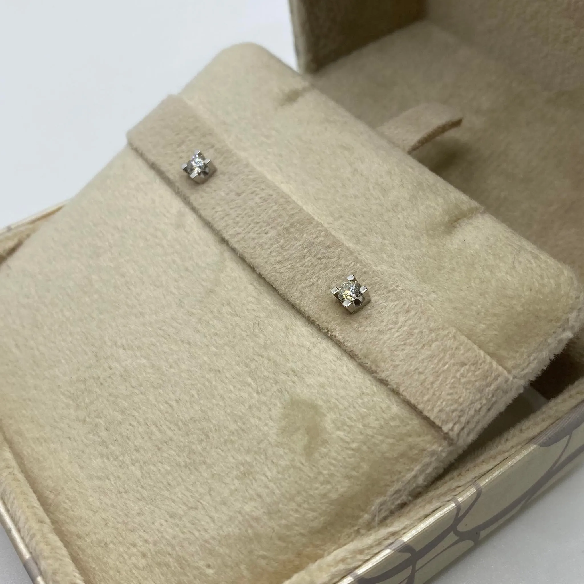 Orecchini Punto Luce Donna Oro con Brillante Ct 0.21