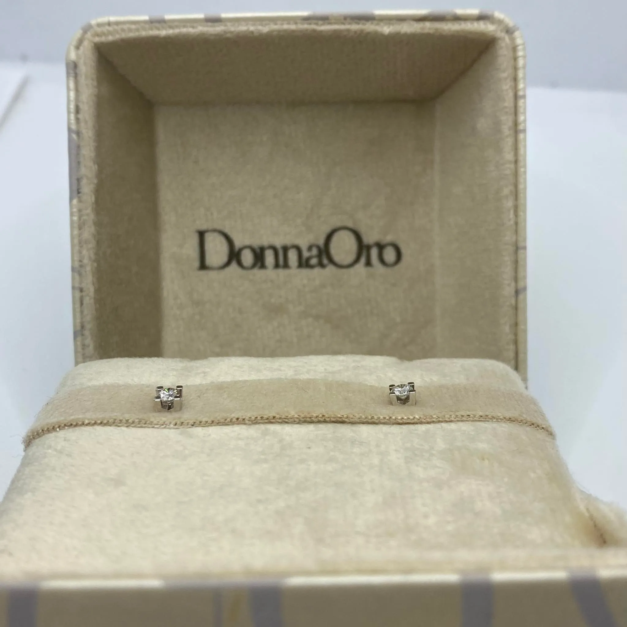 Orecchini Punto Luce Donna Oro con Brillante Ct 0.21