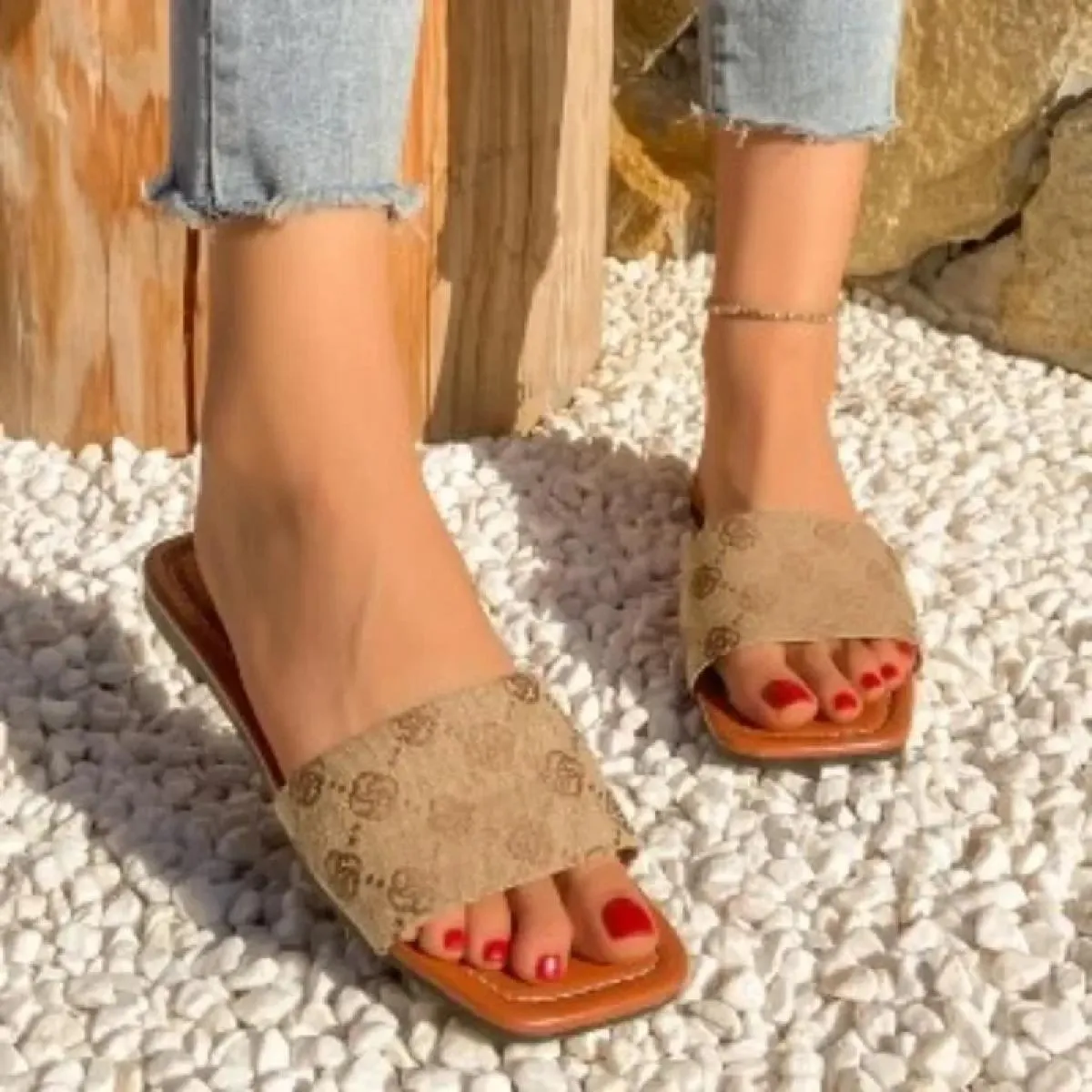 Sandali con zeppa con suola da donna di nuova moda Sandali con punta aperta con suola spessa Sandali da esterno con cinturino al