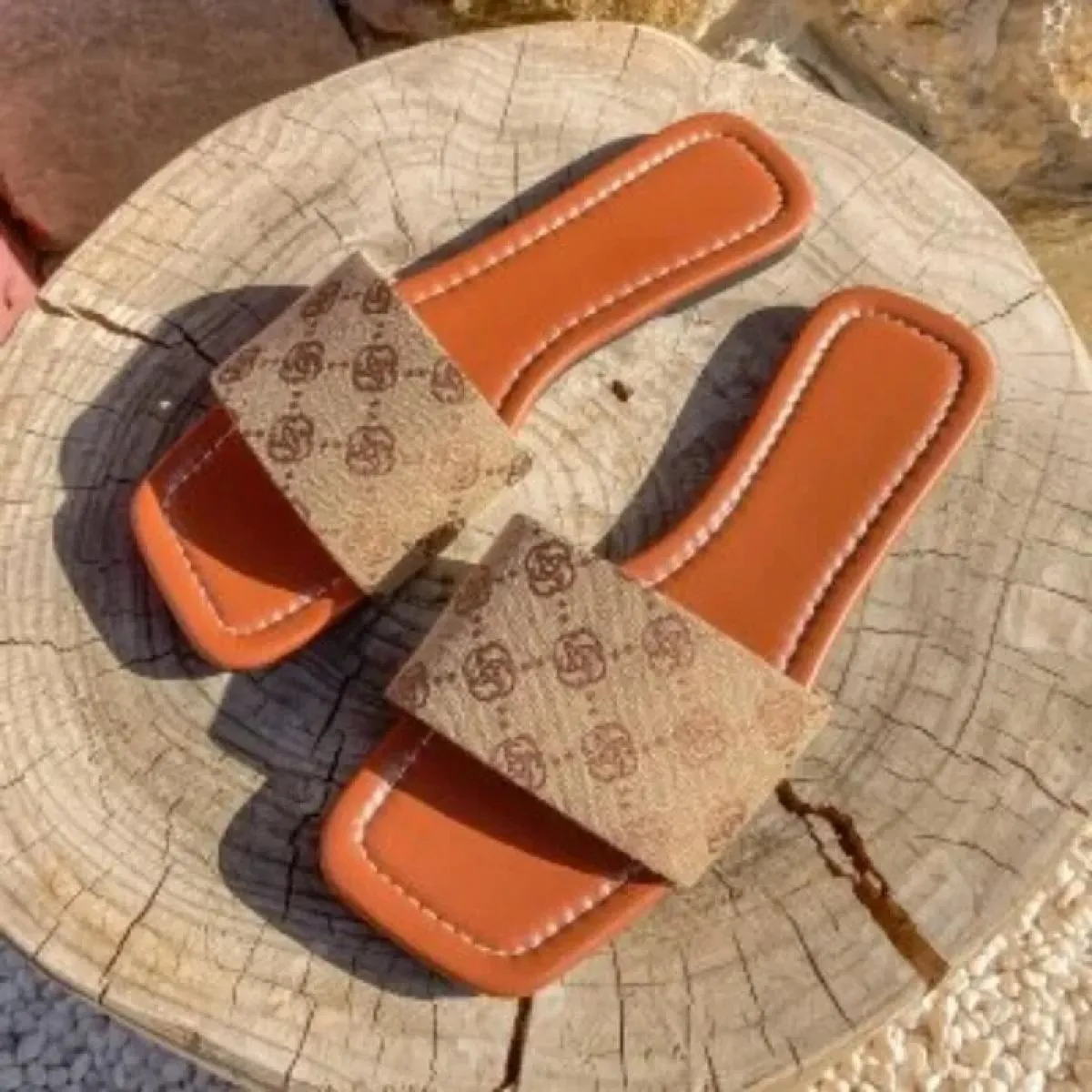 Sandali con zeppa con suola da donna di nuova moda Sandali con punta aperta con suola spessa Sandali da esterno con cinturino al