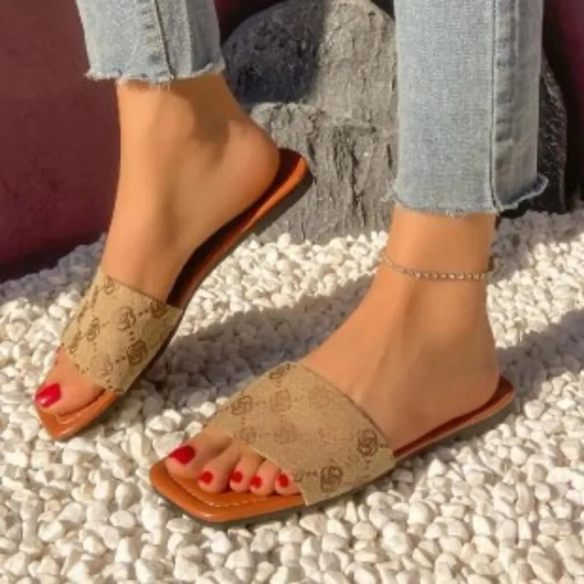 Sandali con zeppa con suola da donna di nuova moda Sandali con punta aperta con suola spessa Sandali da esterno con cinturino al