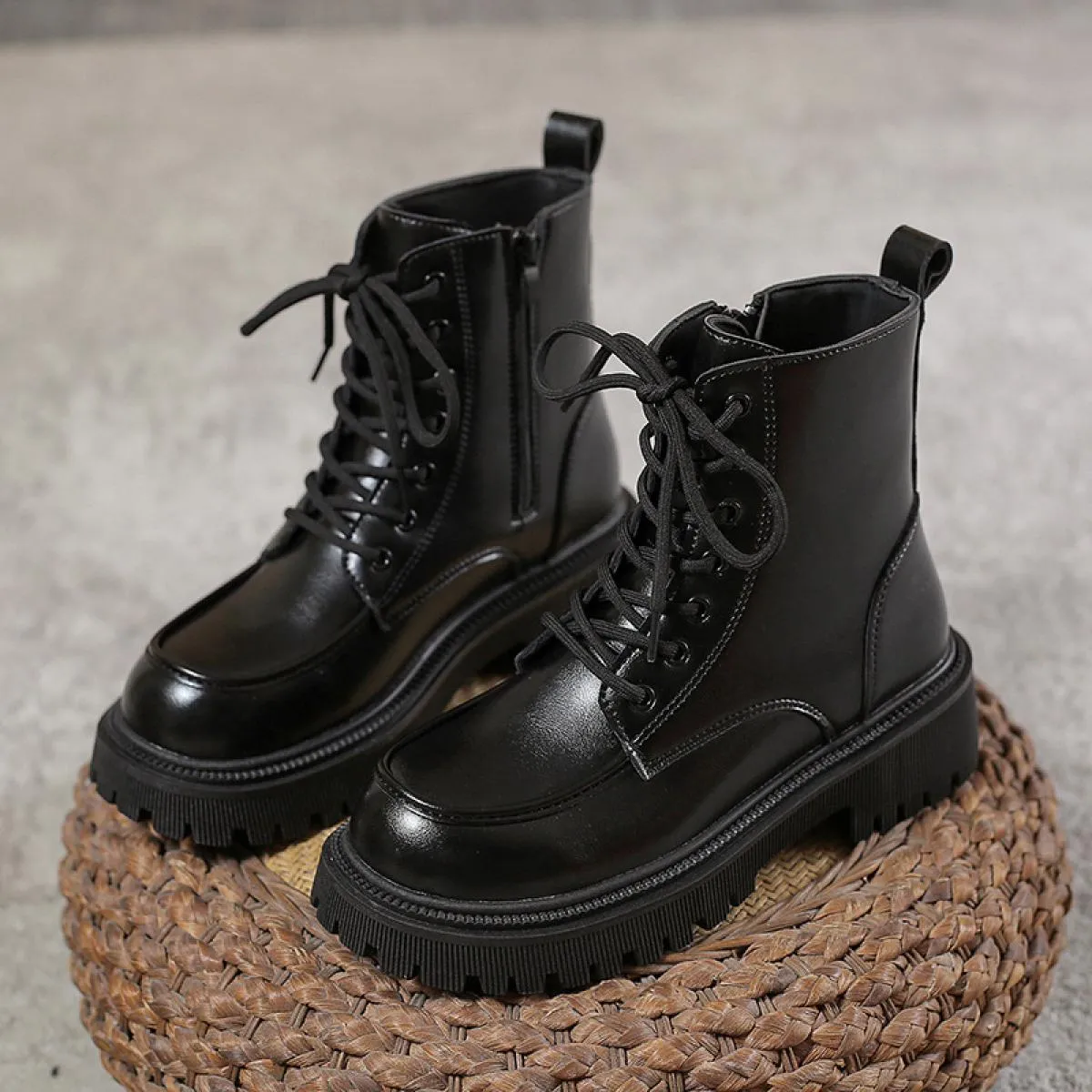 Stivaletti da donna 2023 New Fashion Stivaletti con tacco medio Piattaforma piatta Scarpe invernali firmate Stivaletti retrò sti