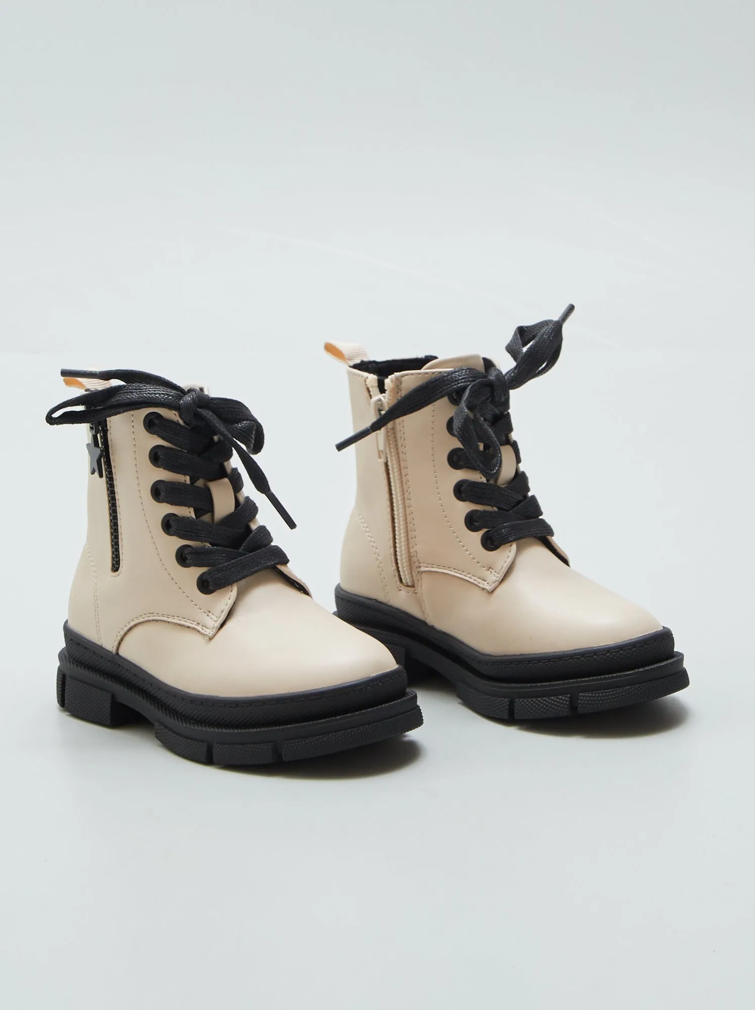 Stivaletti stringati con chiusura - BEIGE