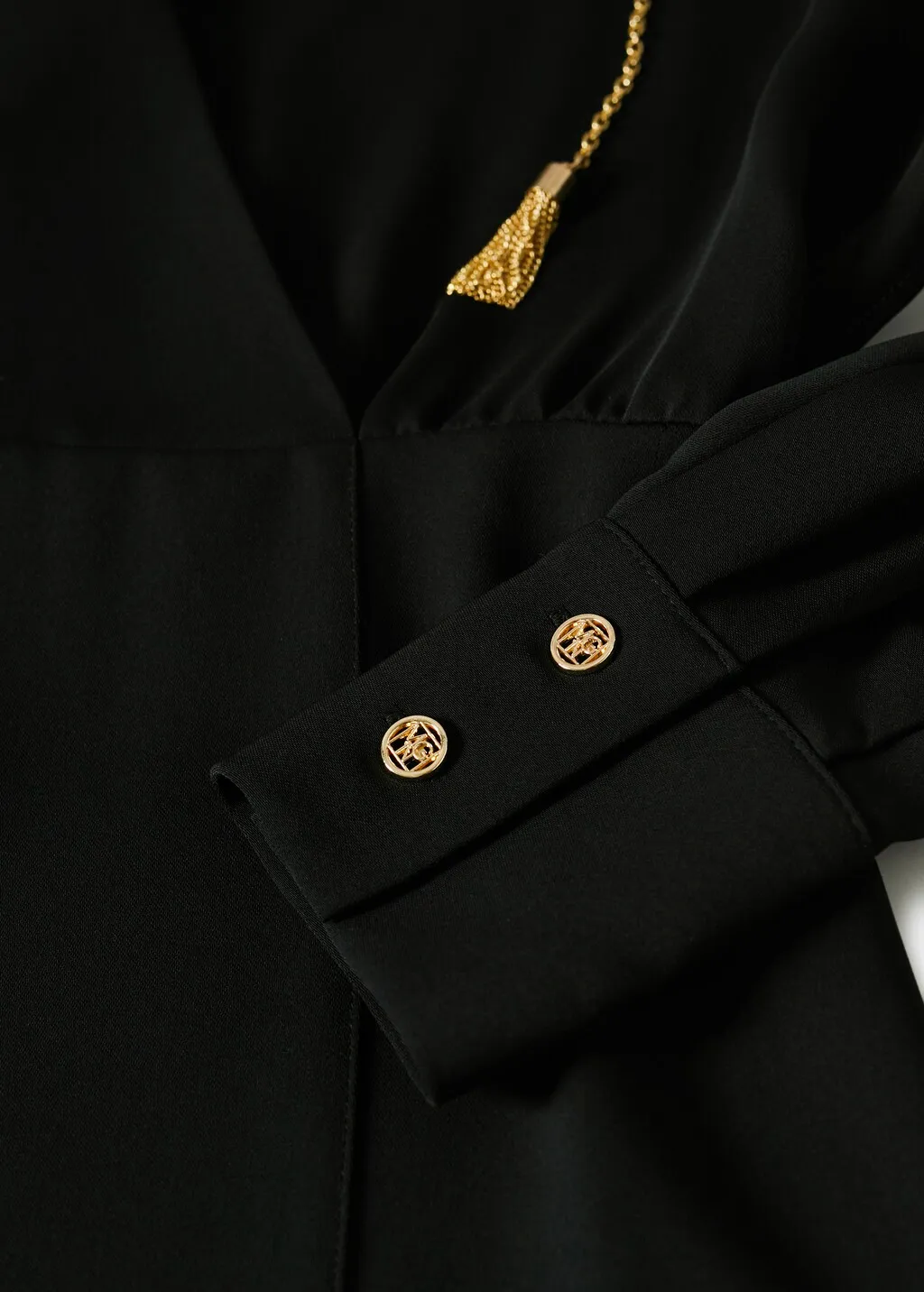 Vestito dettaglio catena