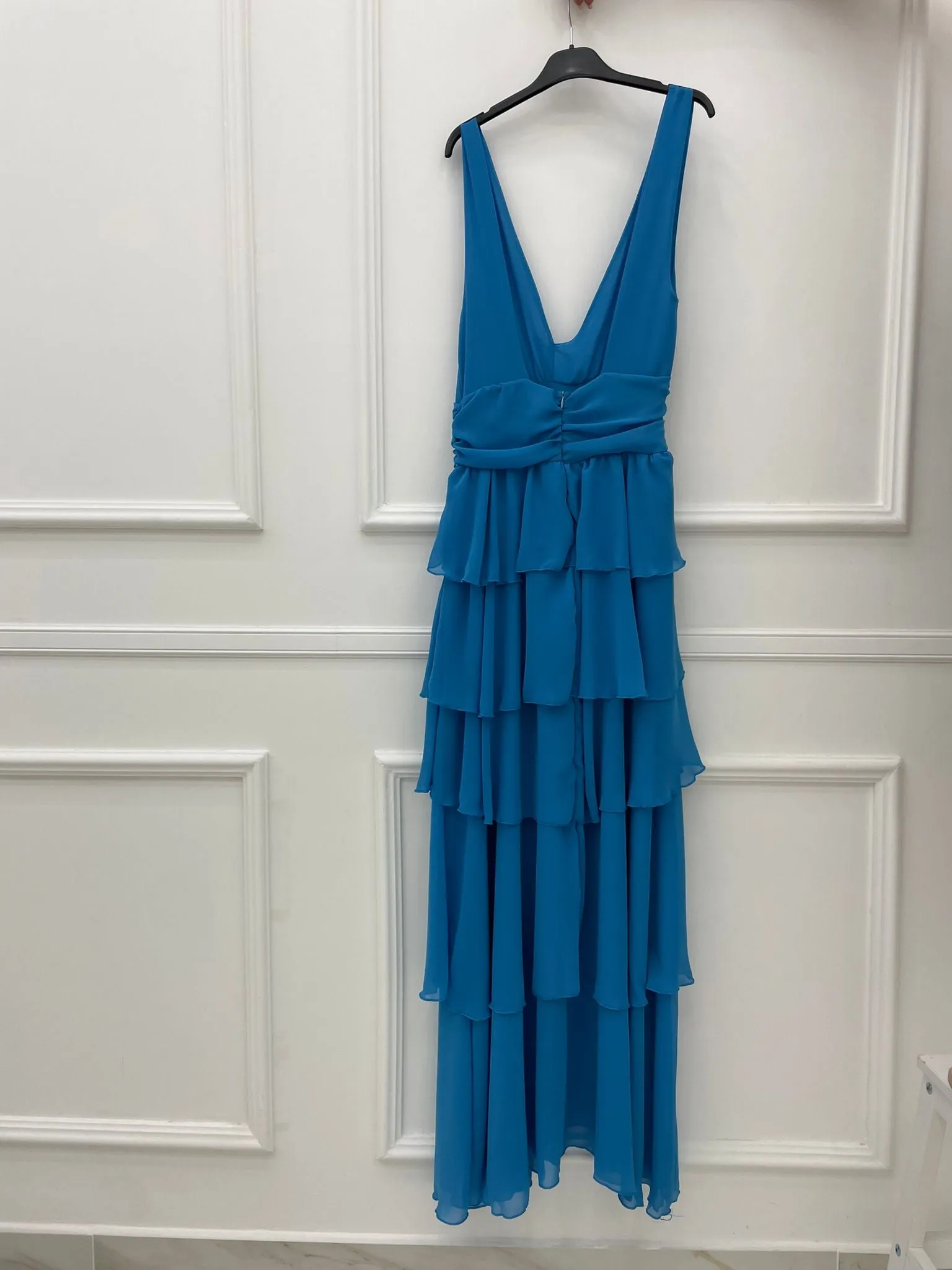 Vestito lungo con balze e applicazione fiore