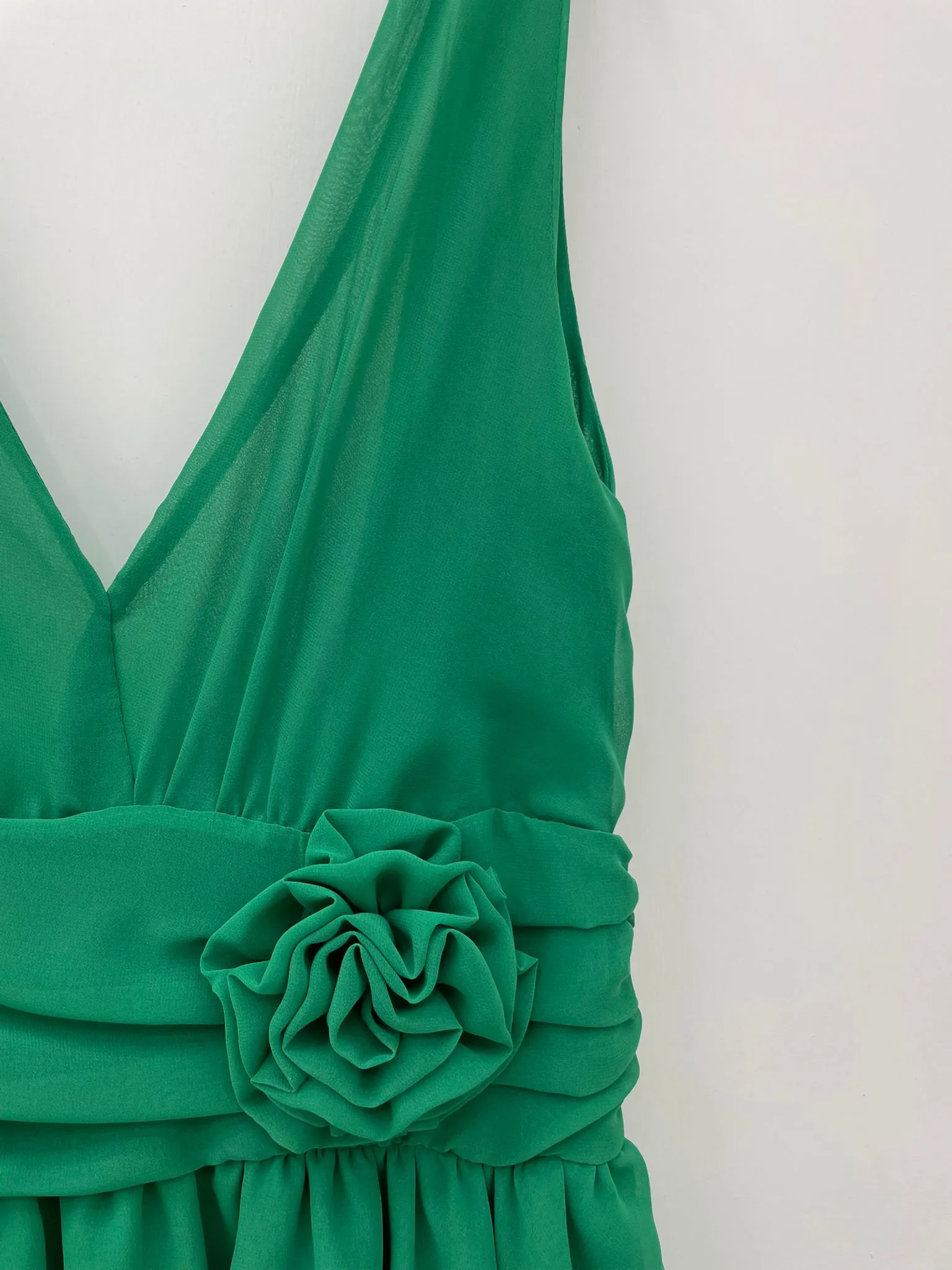 Vestito lungo con balze e applicazione fiore