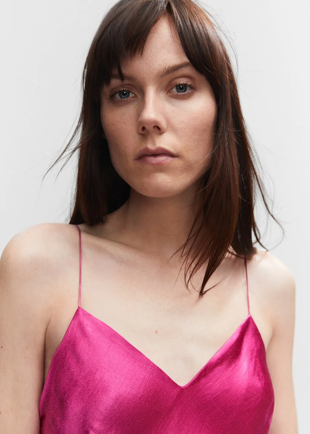 Vestito satinato spacco