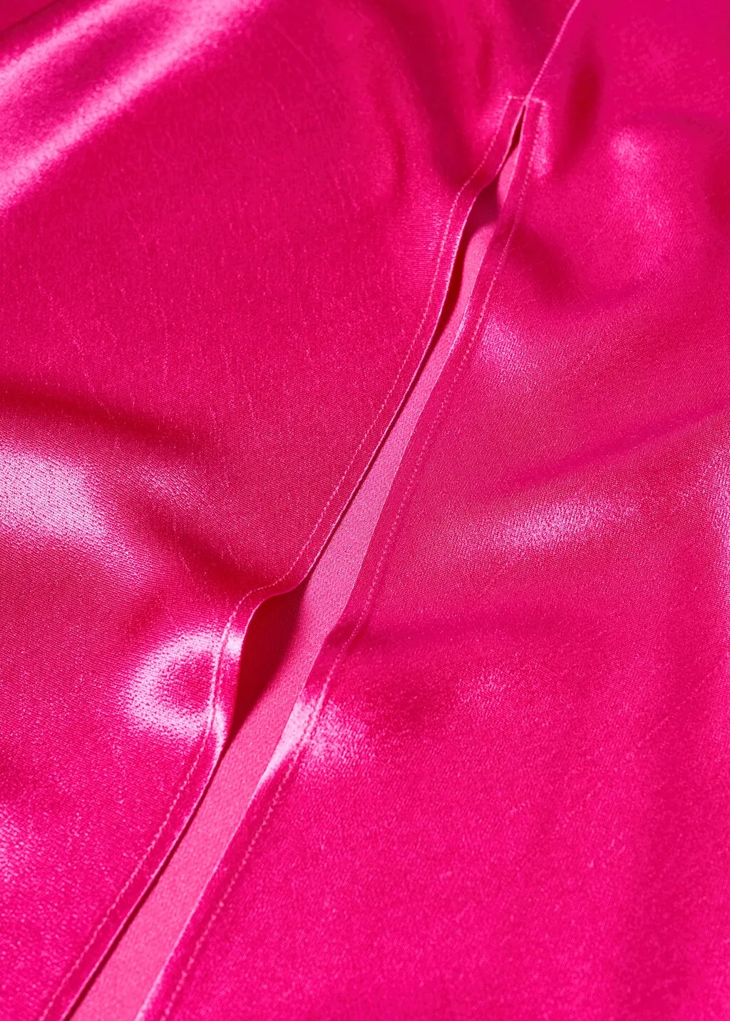 Vestito satinato spacco